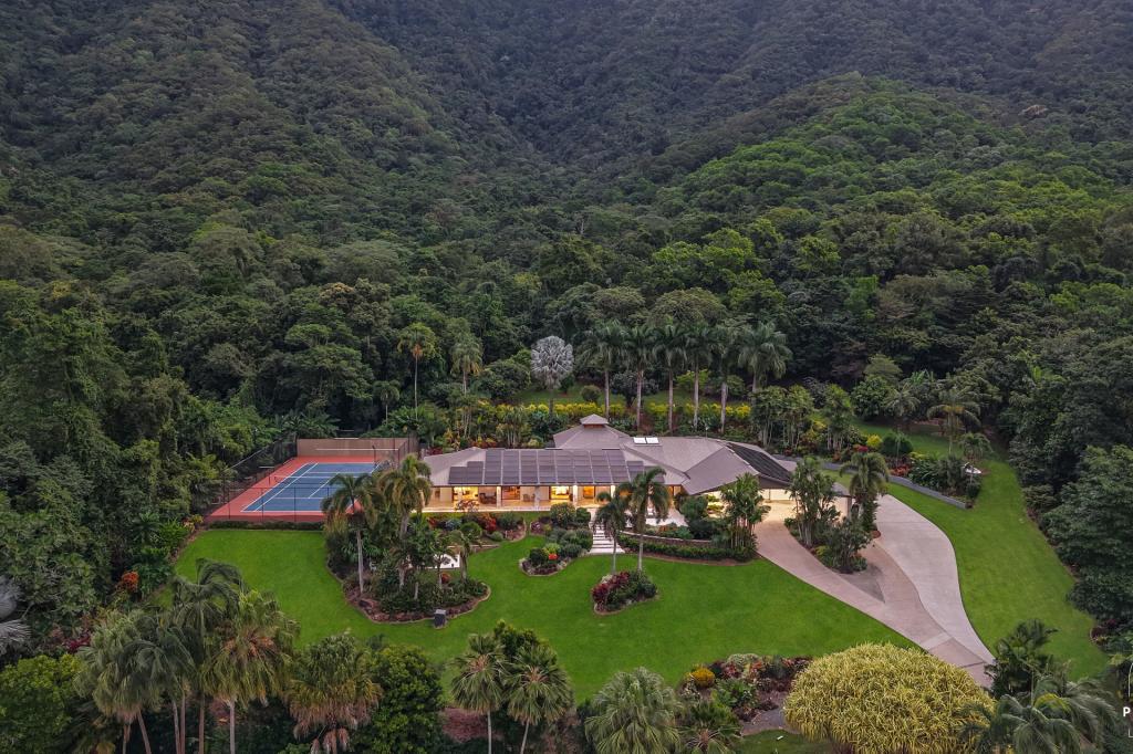 21-23 Copeman Cl, Redlynch, QLD 4870