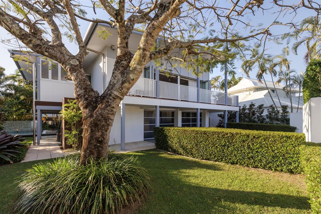 8 COORAN CT, NOOSA HEADS, QLD 4567