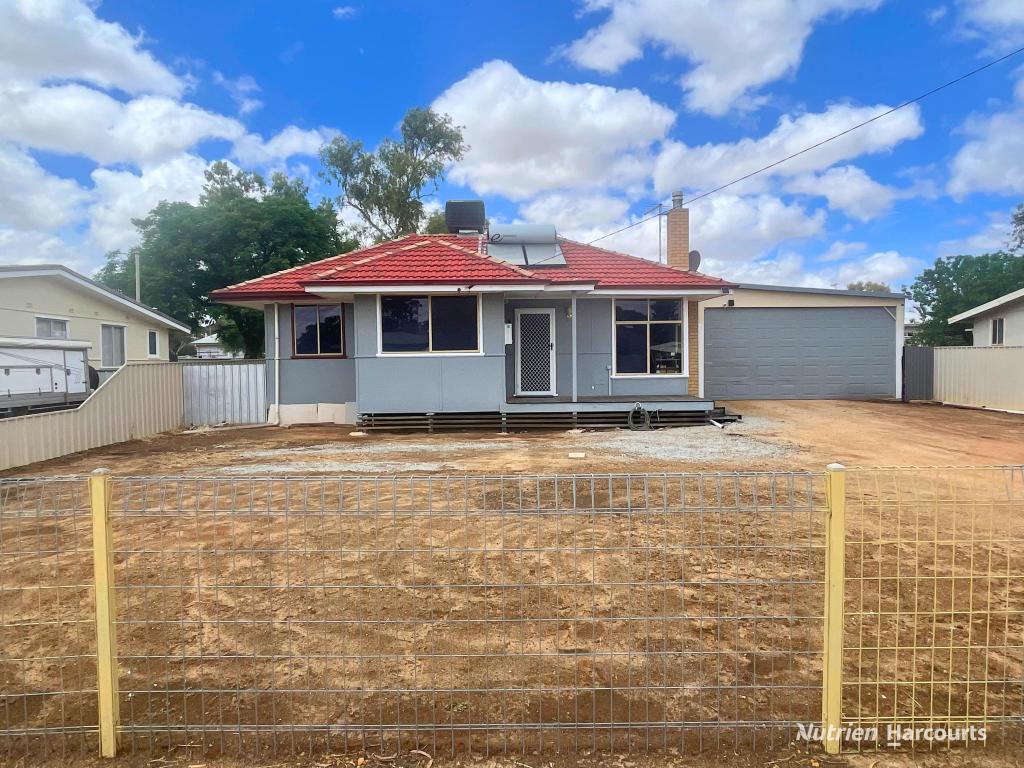 13 Pioneers Rd, Merredin, WA 6415