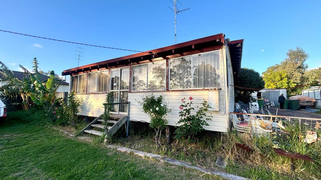 14 Sutton St, Waroona, WA 6215