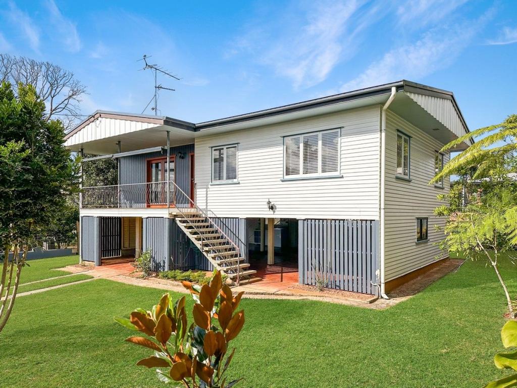 16 Fourth Ave, Atherton, QLD 4883