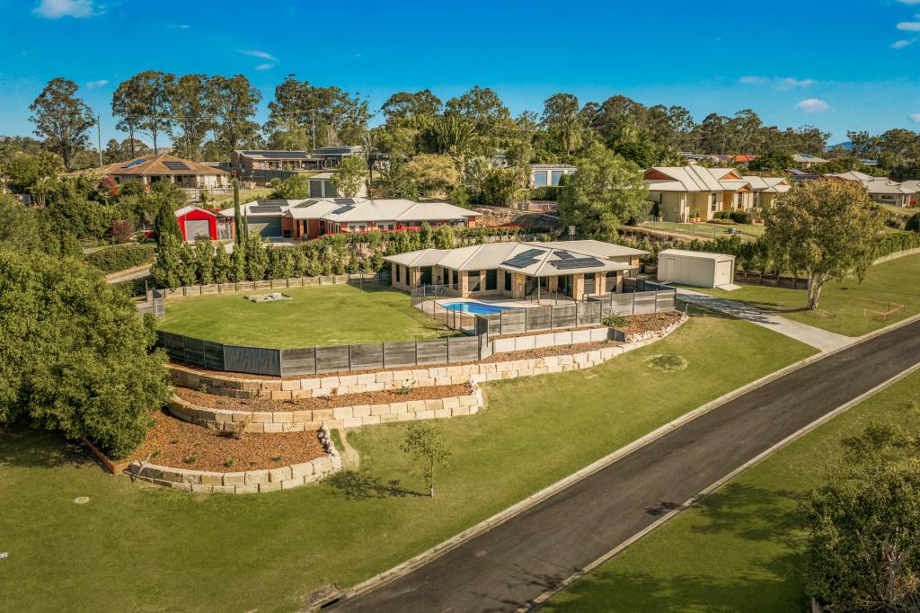1 DEAKIN CT, SOUTHSIDE, QLD 4570