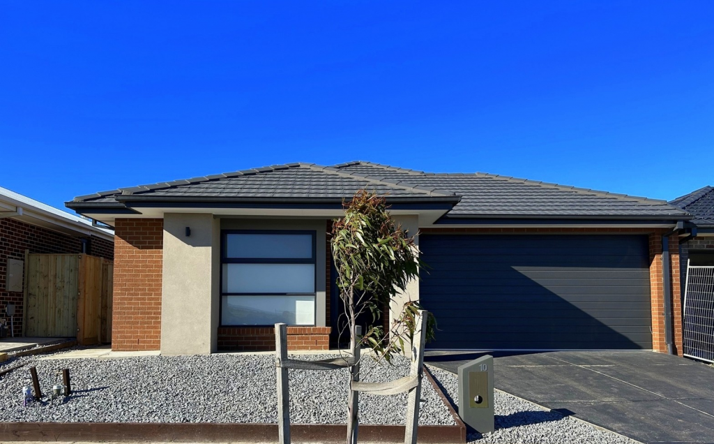 10 Commonwealth Cct, Donnybrook, VIC 3064