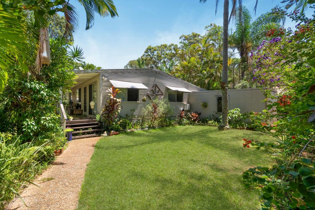 3 Paula Pde, Lamb Island, QLD 4184