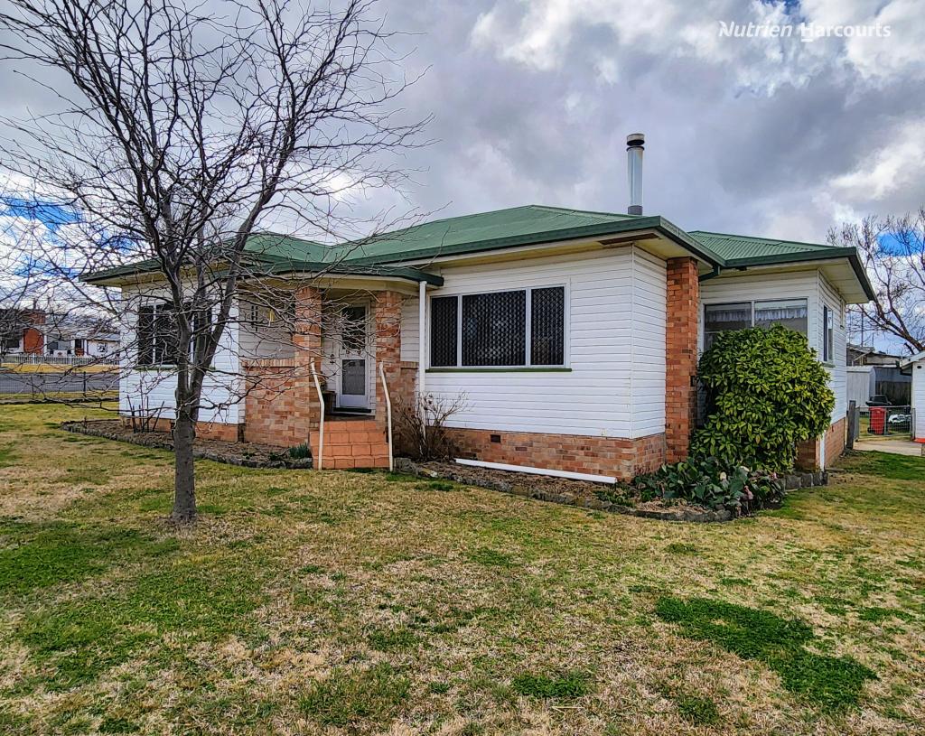 6 OLIVER ST, GLEN INNES, NSW 2370