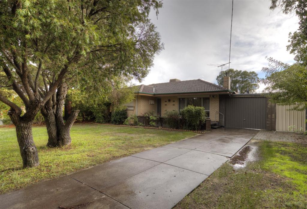 4 Rothesay St, Forrestfield, WA 6058