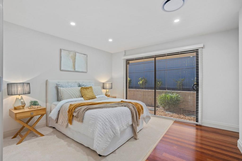 14 TYALLA DR, ASHMORE, QLD 4214