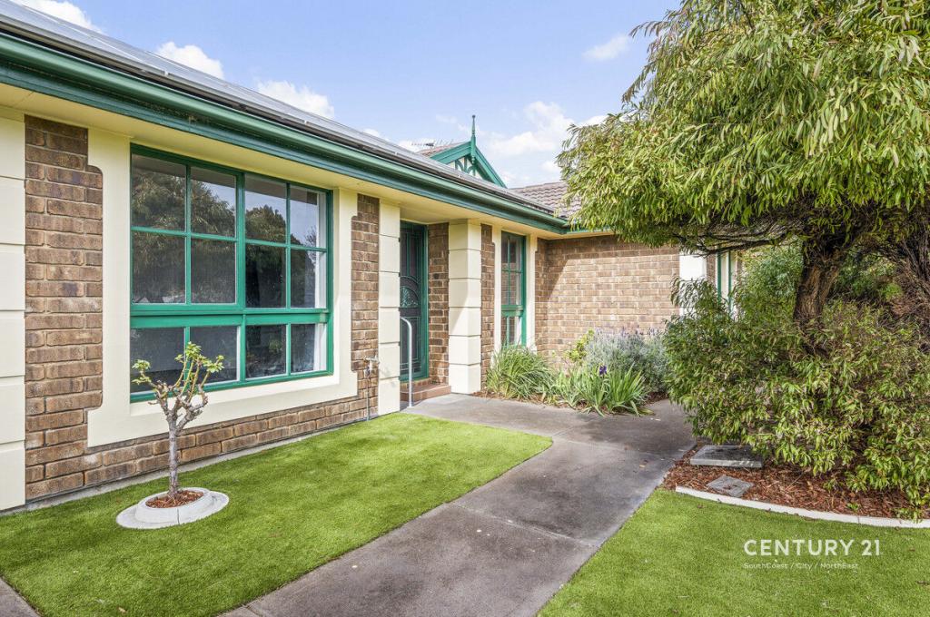 16 Paignton Cl, Moana, SA 5169
