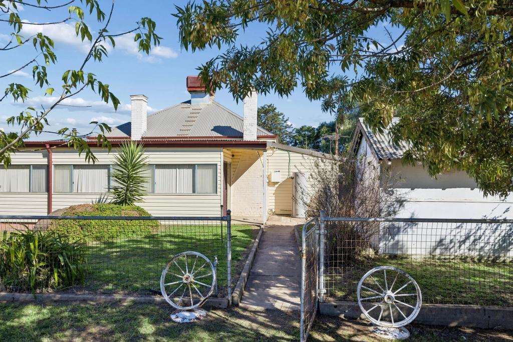 'MERRYLANDS' 72 MCMAHONS RD, YOUNG, NSW 2594