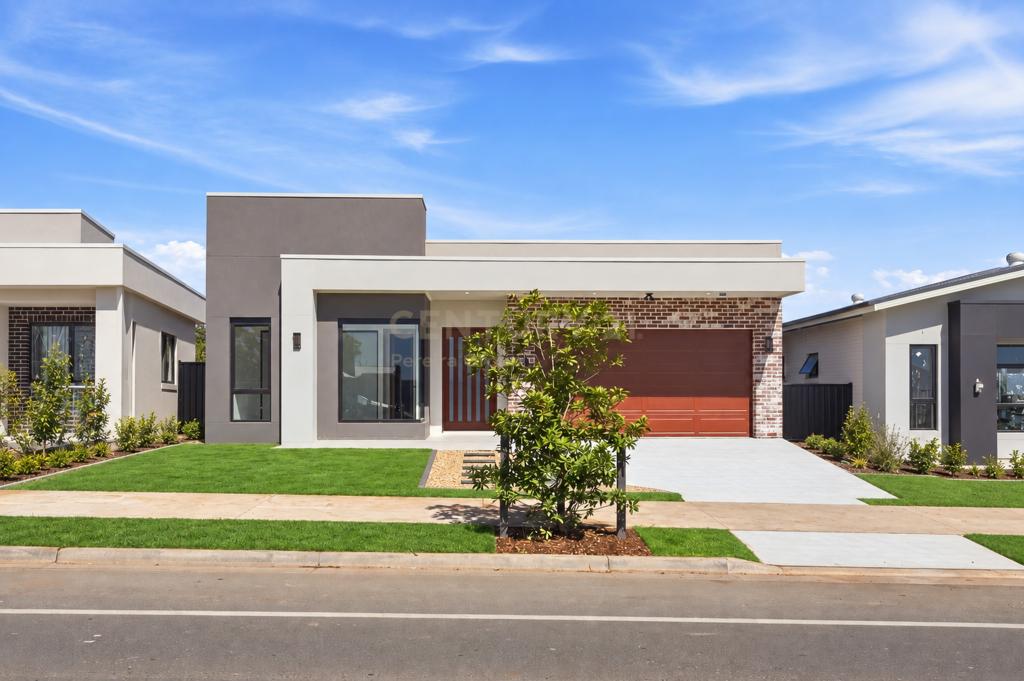 13 Harness Dr, Menangle Park, NSW 2563