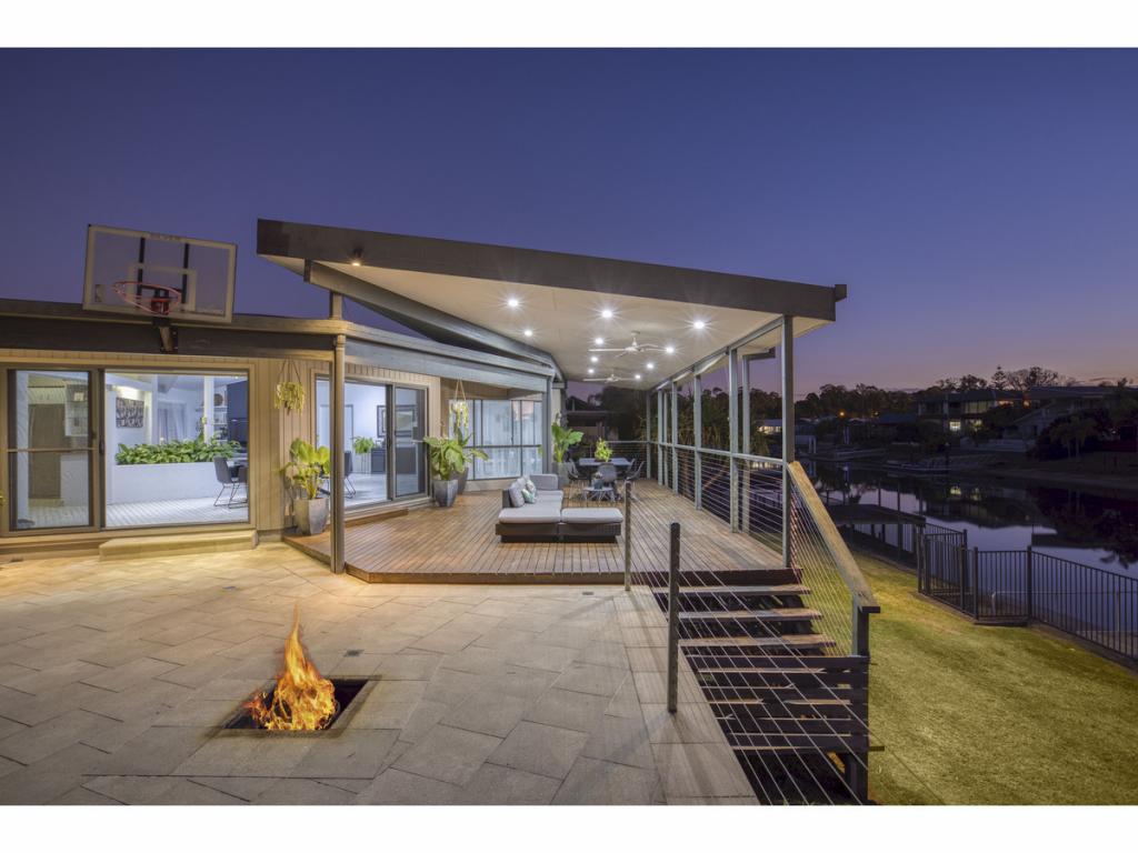 16 Cedar Pl, Broadbeach Waters, QLD 4218