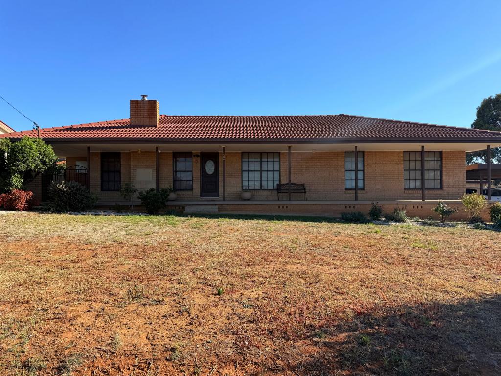 32 Brolgan Rd, Parkes, NSW 2870