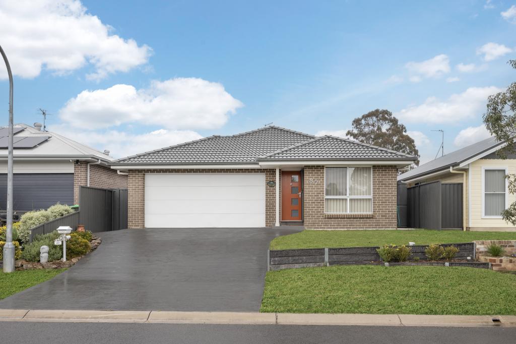 37 KURRAJONG CRES, TAHMOOR, NSW 2573