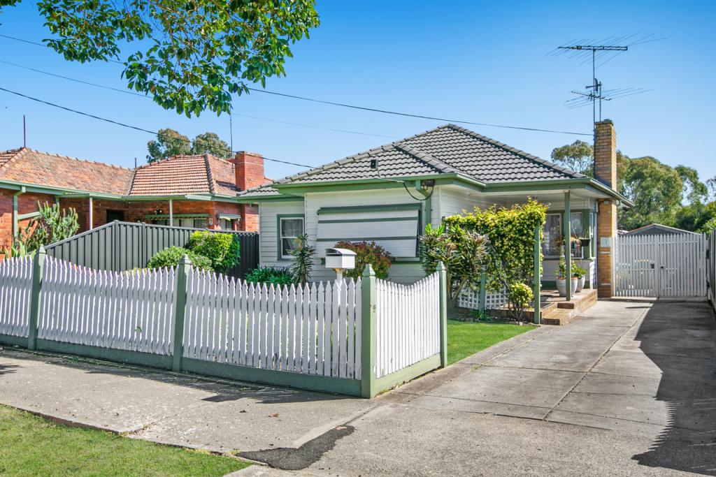 11 Mcfadzean Ave, Reservoir, VIC 3073