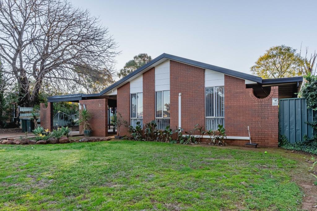 32 SPRINGFIELD WAY, DUBBO, NSW 2830