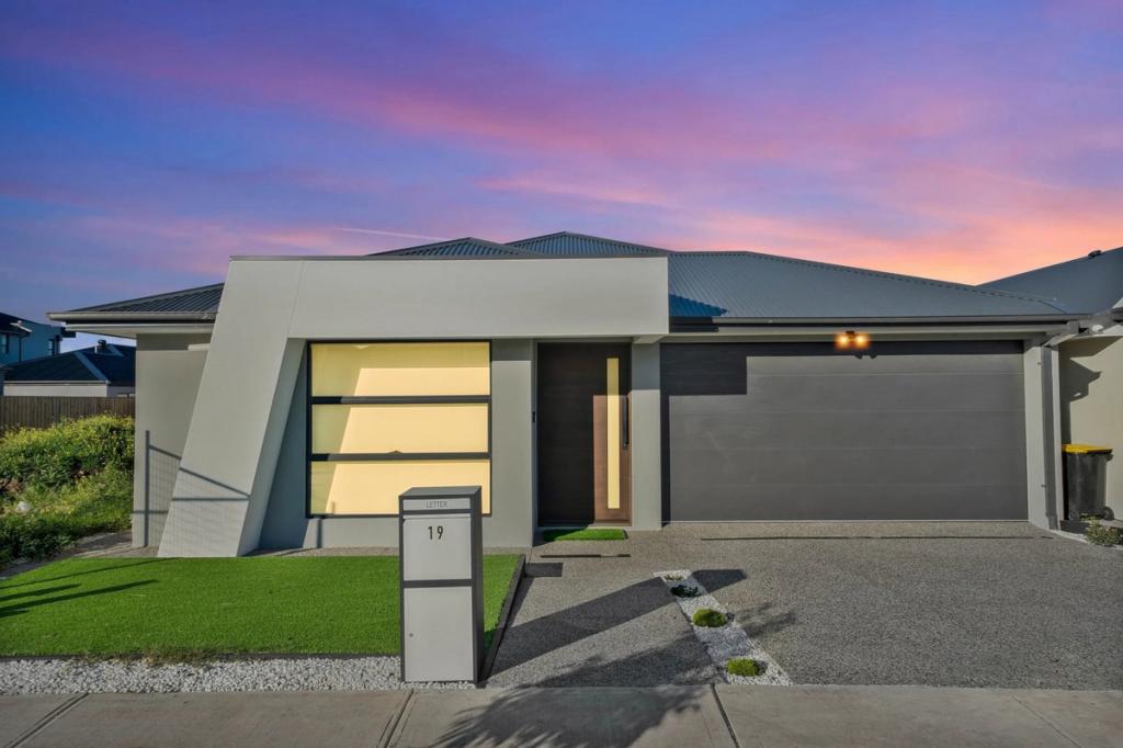 19 Driftwood St, Mickleham, VIC 3064