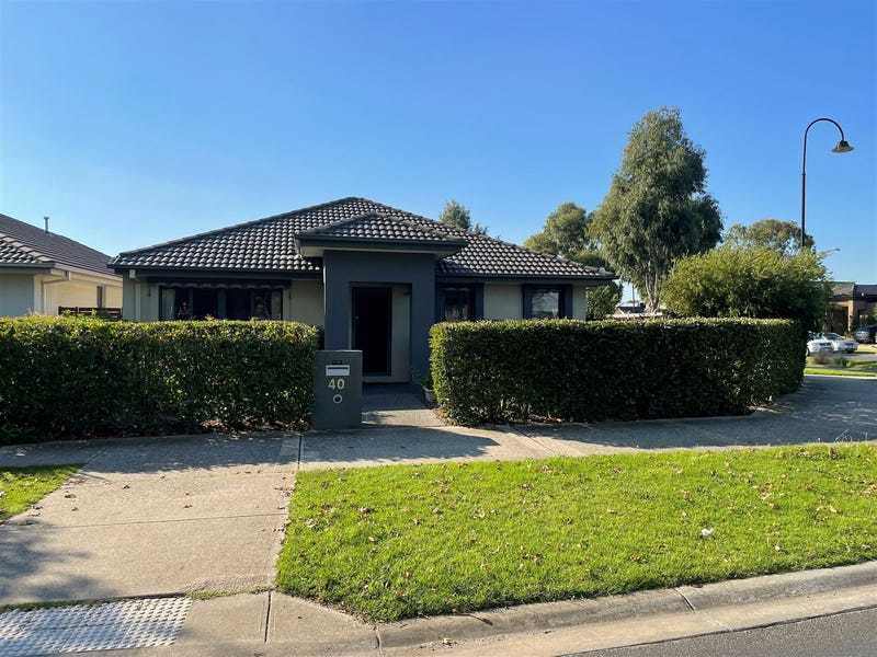 40 Cresthaven Bvd, Berwick, VIC 3806