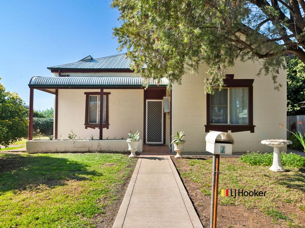 7 Third Ave S, Narromine, NSW 2821