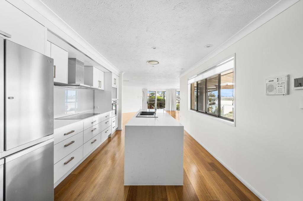 3 Pebble Beach Dr, Runaway Bay, QLD 4216