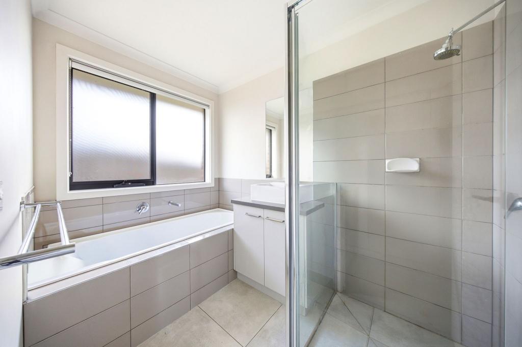4 Guineas St, Cranbourne East, VIC 3977