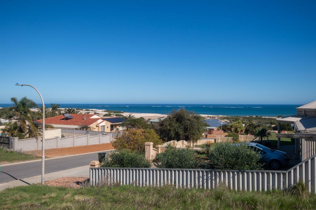 17 Eakins Cres, Wandina, WA 6530