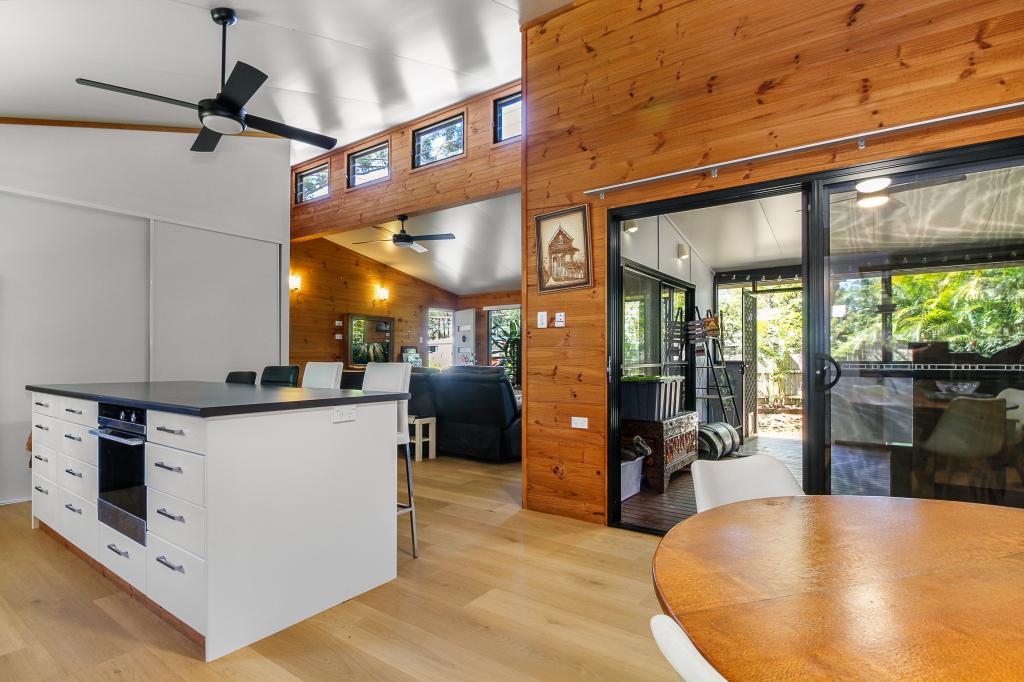 36 Taylor St, Russell Island, QLD 4184