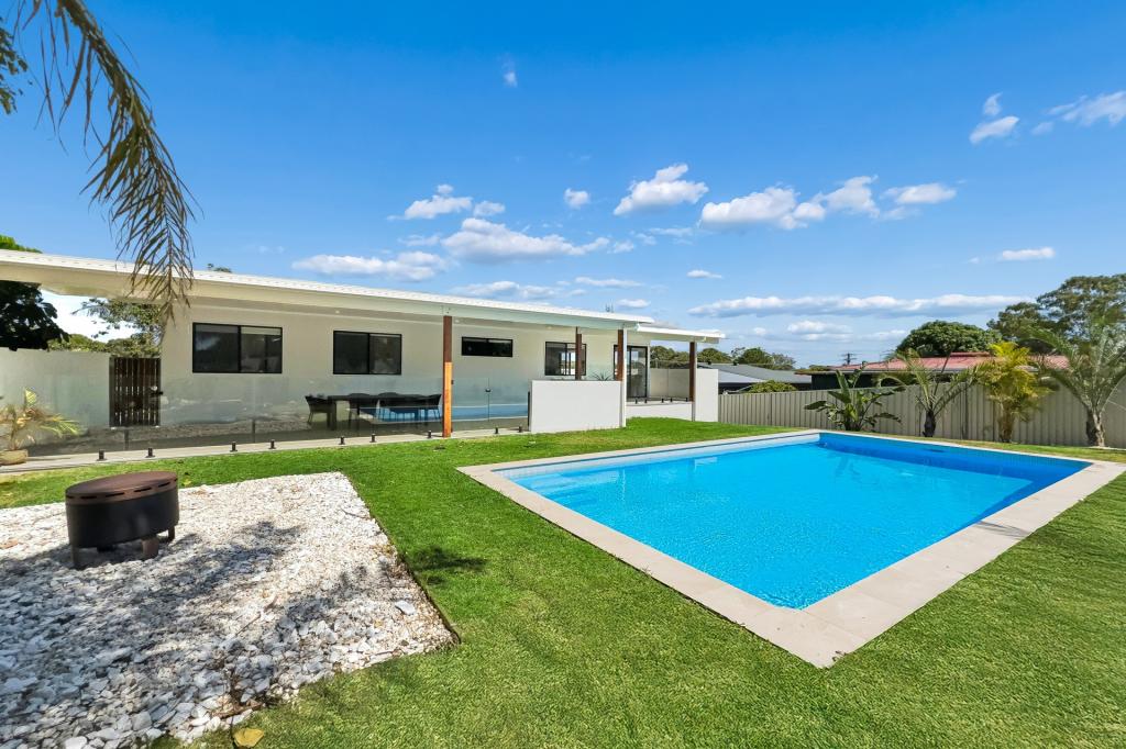 17 Rodlan Pde, Labrador, QLD 4215