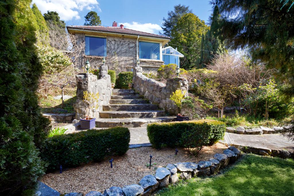 3 Toulon Ave, Wentworth Falls, NSW 2782