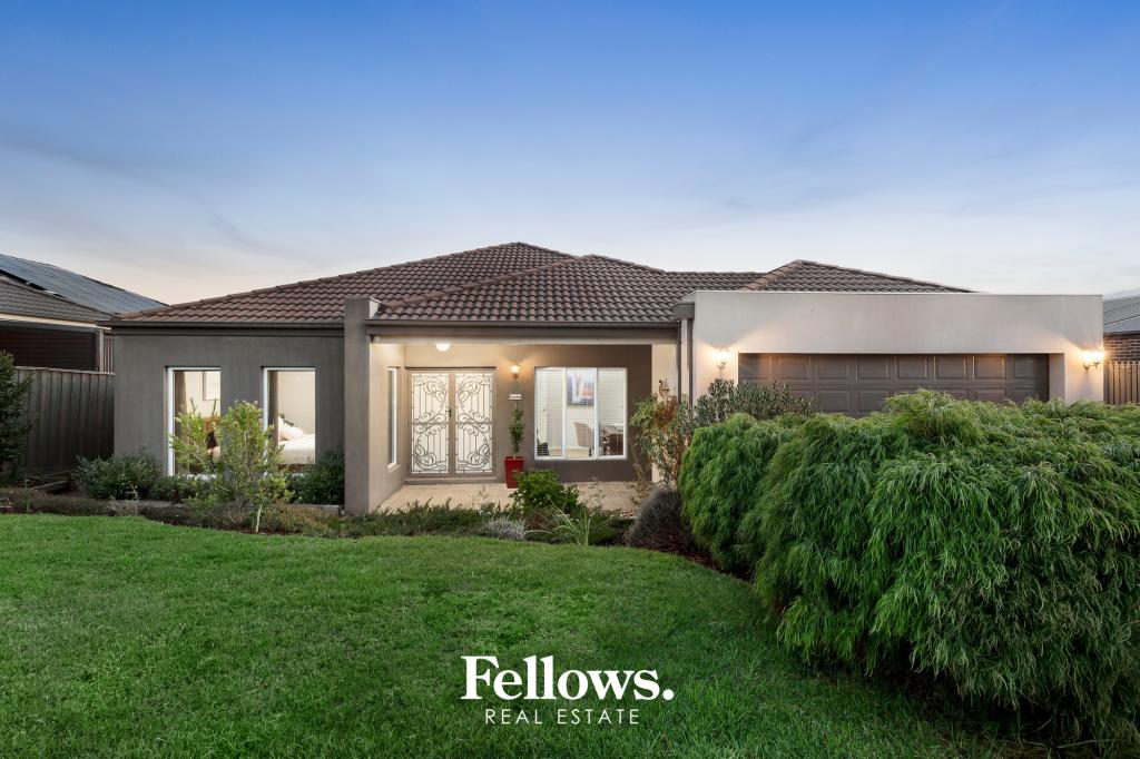 10 Carrington Dr, Pakenham, VIC 3810