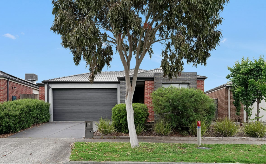 35 SUNSTONE BVD, DOREEN, VIC 3754