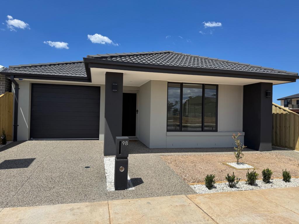 98 Dutchelm Ave, Werribee, VIC 3030