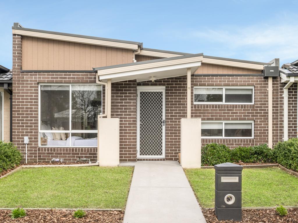 13 Renlik Cct, Cranbourne North, VIC 3977