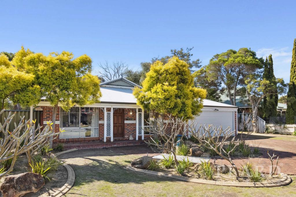 19 Golf Links Dr, Carramar, WA 6031