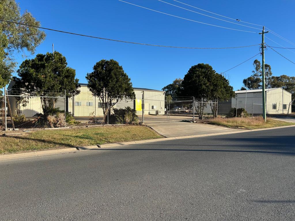 6-8 GAYLE ST, OAKEY, QLD 4401