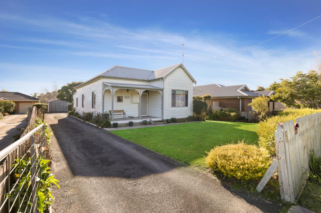 32 ROSS ST, BAIRNSDALE, VIC 3875