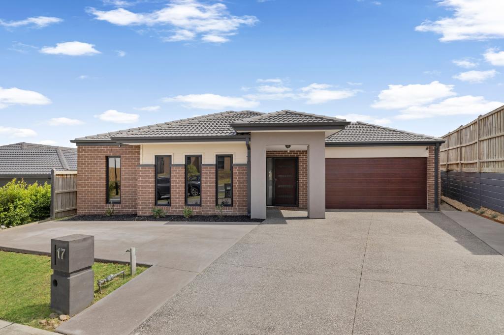 17 SUMMERHILL DR, PAKENHAM, VIC 3810