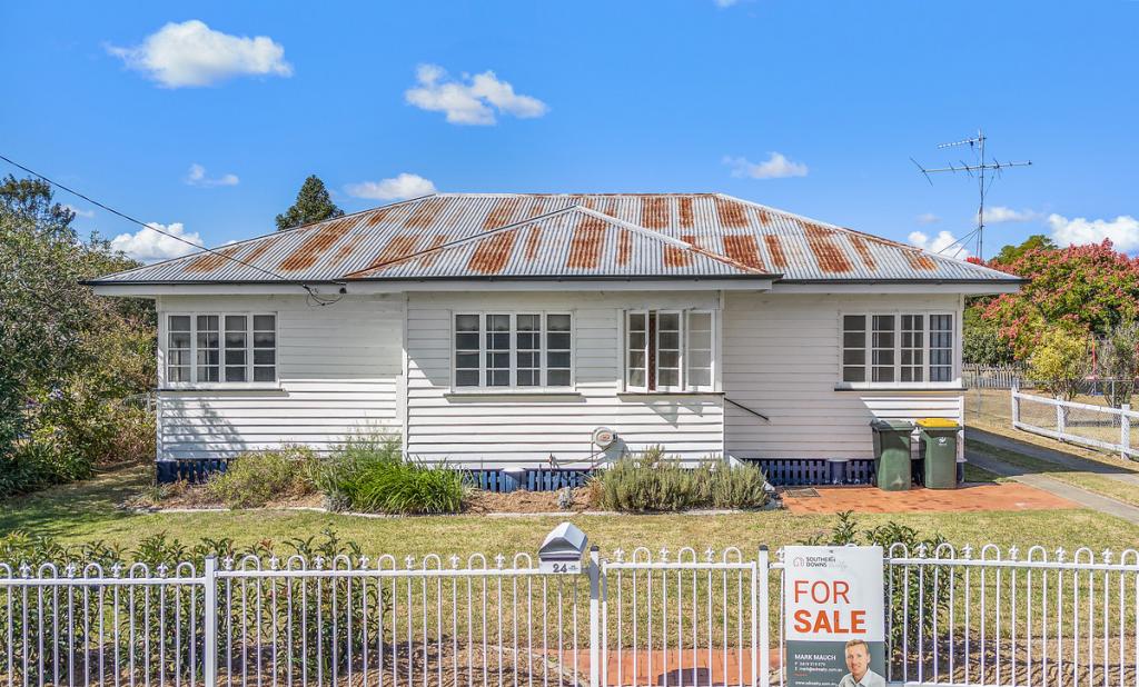 24 Oak Ave, Warwick, QLD 4370