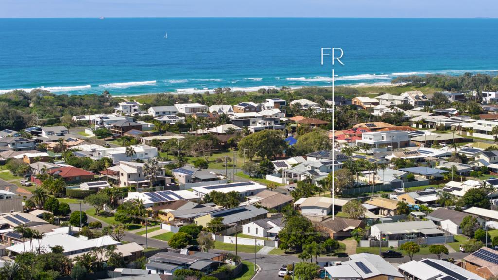 21 Lapoinya Cres, Warana, QLD 4575