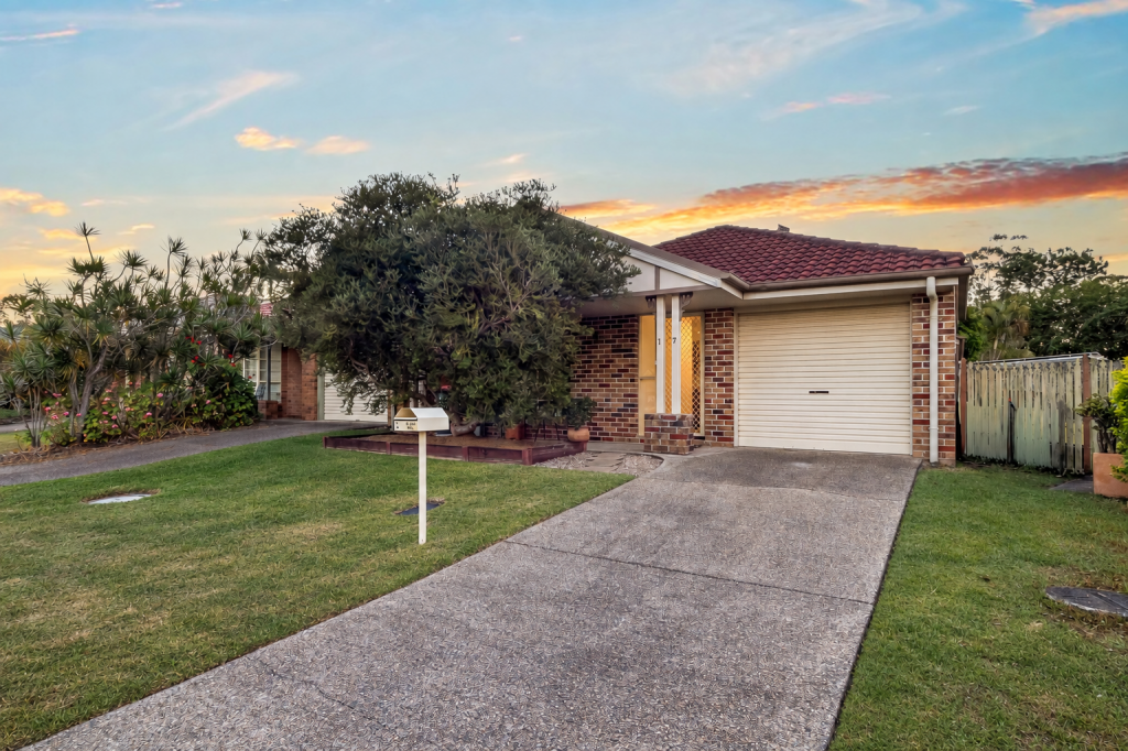 17 Macquarie Cct, Forest Lake, QLD 4078
