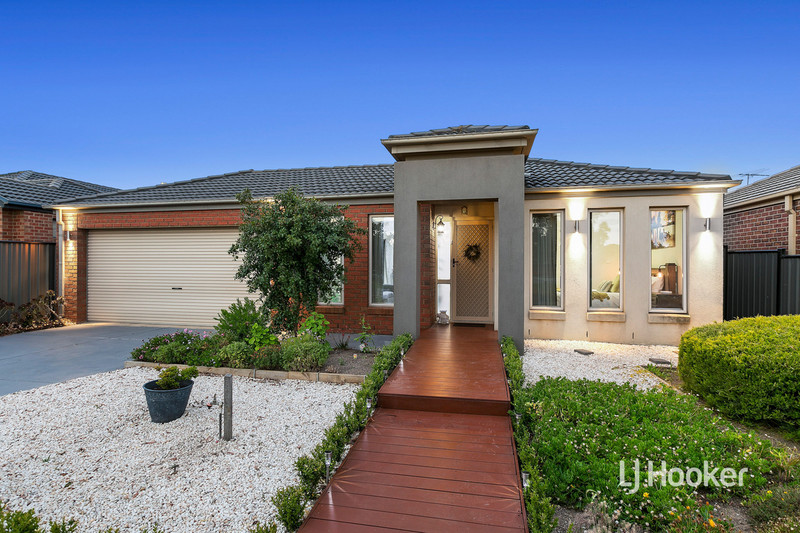 14 CALDICOTT CRES, POINT COOK, VIC 3030