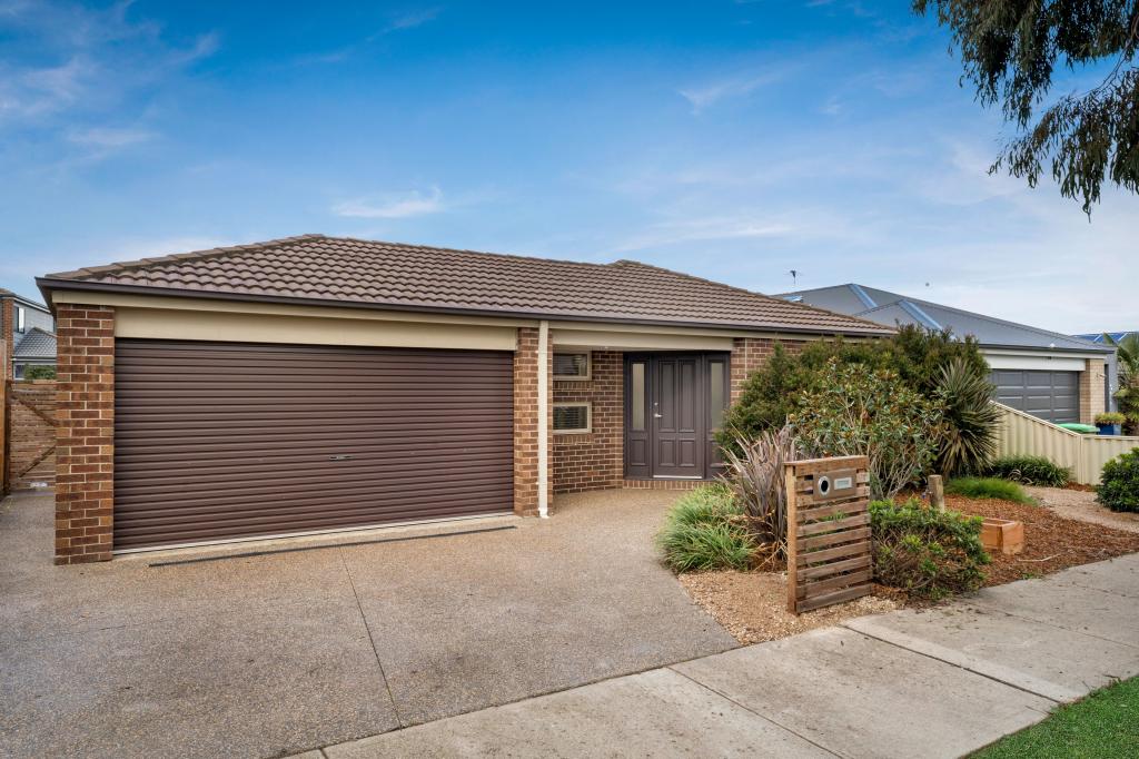 10 Muscari Dr, Pakenham, VIC 3810