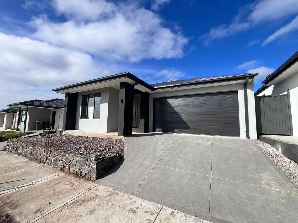 5 KALAMUNDRA DR, WERRIBEE, VIC 3030