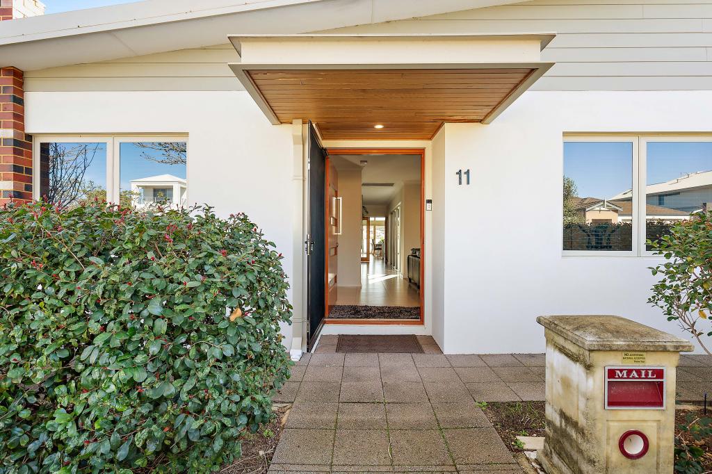 11 Crown Tce, Coogee, WA 6166
