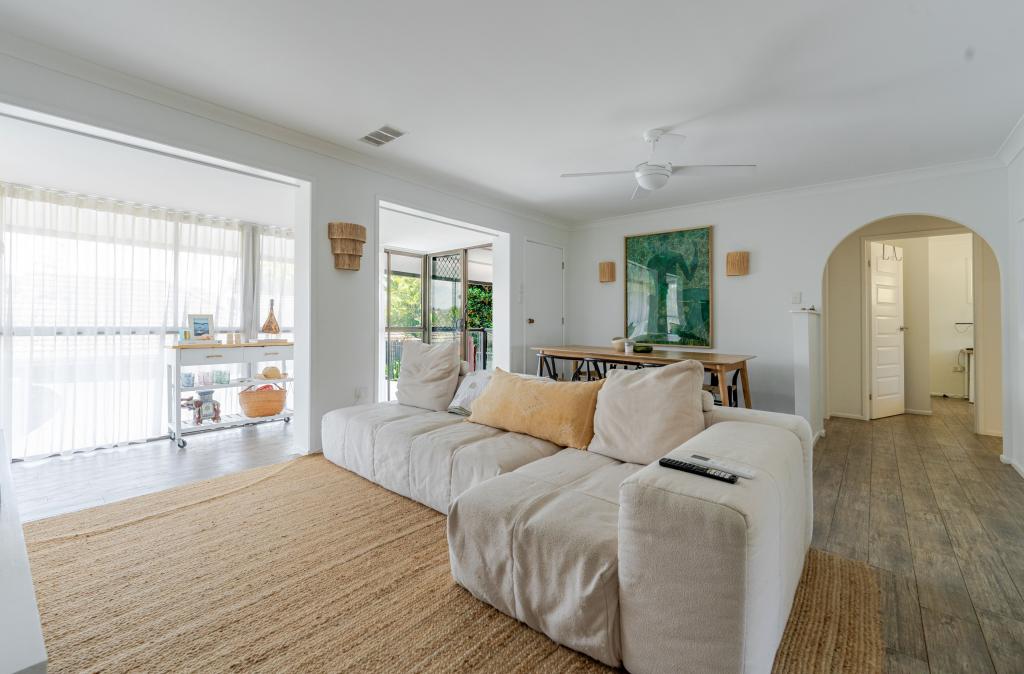 2/18 TOOLONA AVE, BANORA POINT, NSW 2486