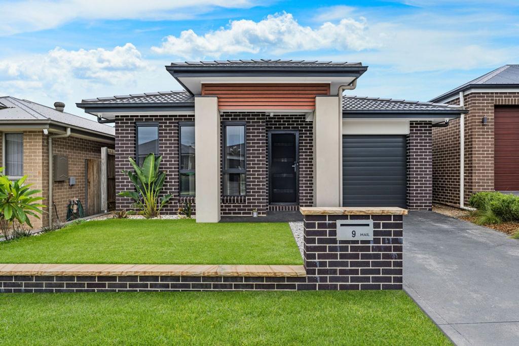 9 PARROTT ST, ELDERSLIE, NSW 2570