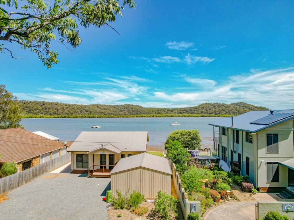 160 Canaipa Point Dr, Russell Island, QLD 4184