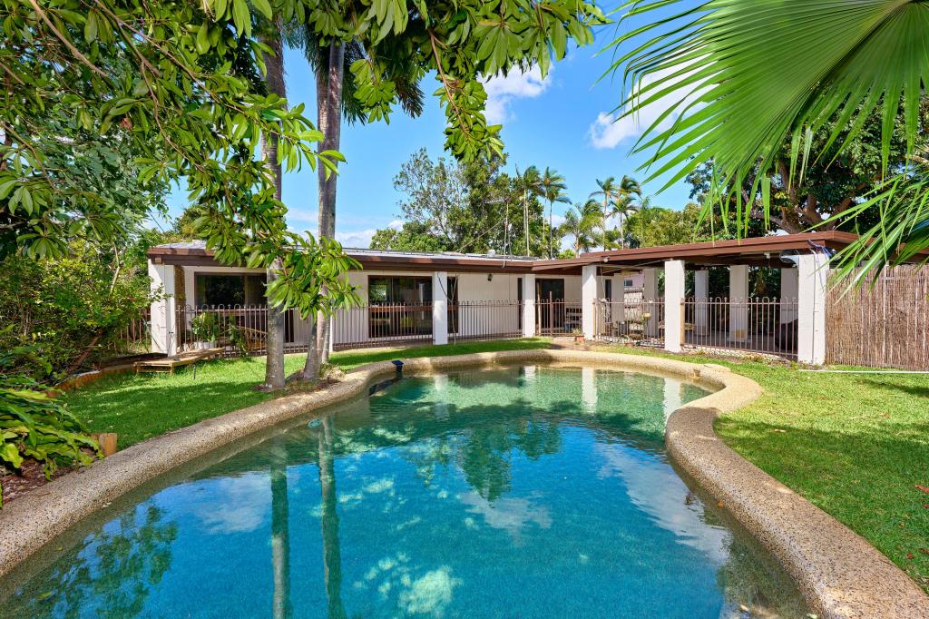 11 Cassia St, Holloways Beach, QLD 4878
