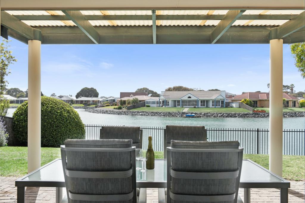 24 Clipper Ct, Encounter Bay, SA 5211