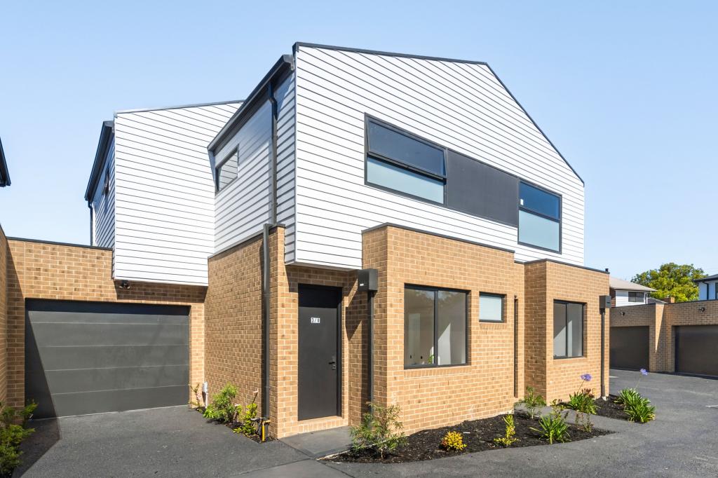 3/8 CURIE AVE, OAK PARK, VIC 3046
