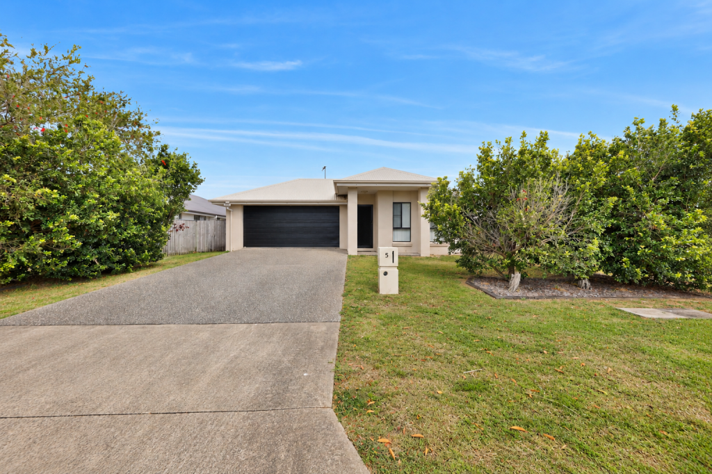5 Tamarama St, Blacks Beach, QLD 4740